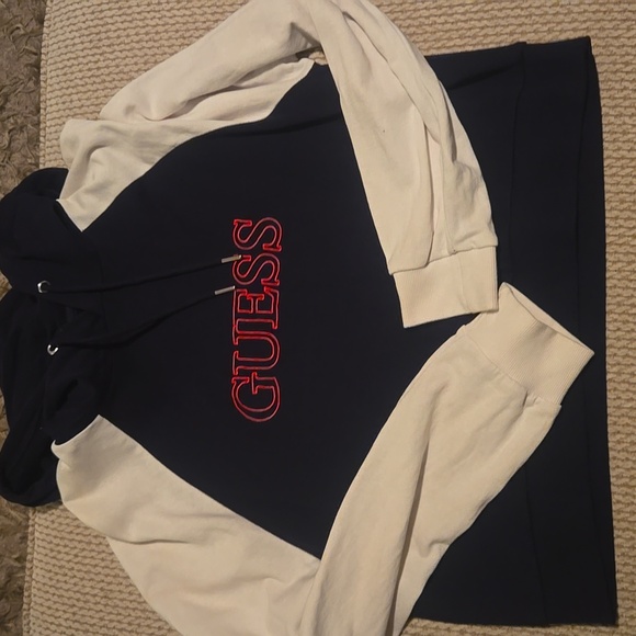 Ladies track suit from Guess - Picture 7 of 8